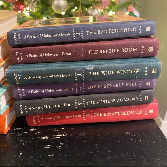 Series of unfortunate events books - Picture 2 of 8